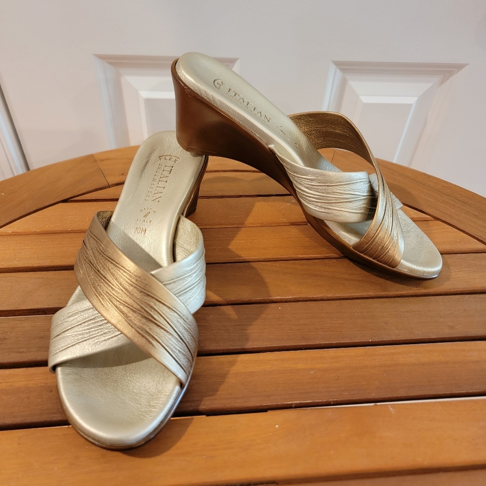 ITALIAN Shoemakers Gold Platinum Softy Wedge Sandal Women's 10‎